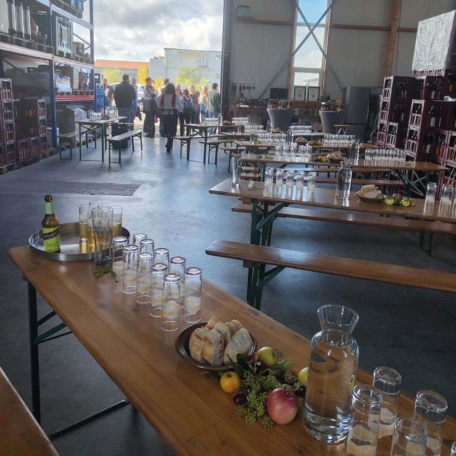 Cider-Tasting: Unsere Halle in Bodman bietet auch Platz für große Gruppen